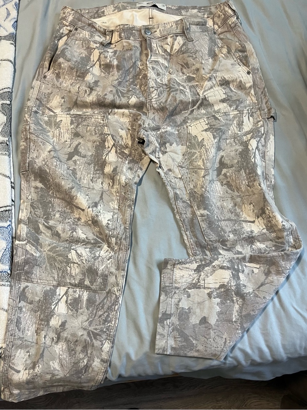 Men’s Hollister camo loose carpenter denim pants jeans 36 x 30
